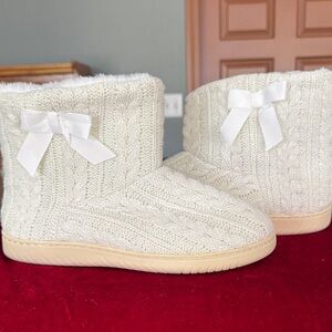 Cozy White Knit Women's Slippers